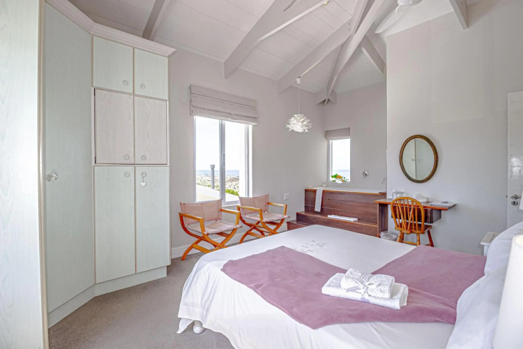 138 Marine Beachfront Guesthouse