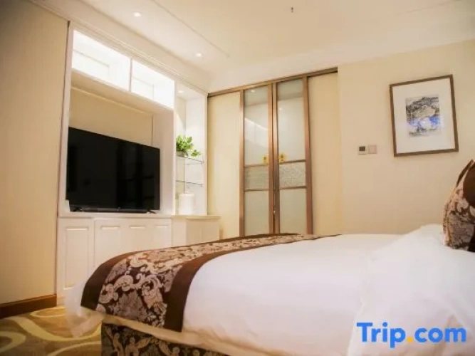 Deluxe Family Suite