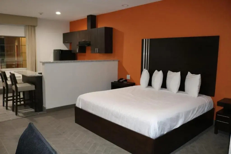Scottish Inn & Suites - IAH Airport