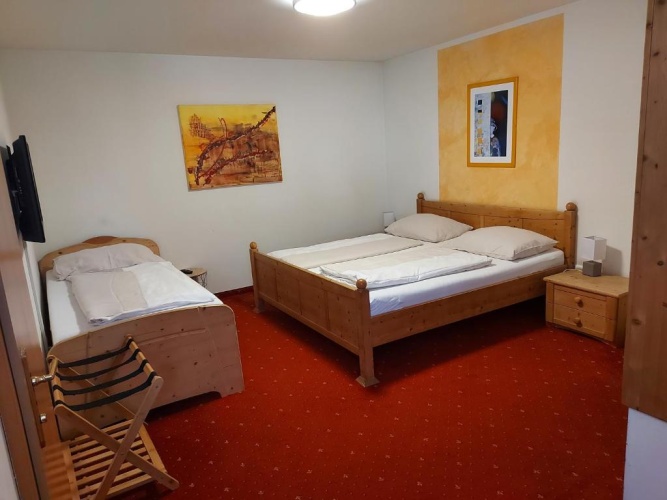 Standard Triple room