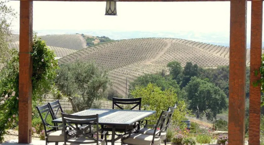 Croad Vineyards - The Inn
