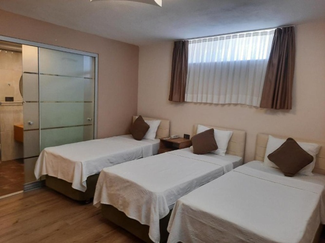 Standard Triple Basement room