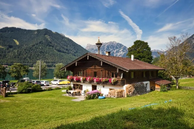 3 Bedrooms Cottage