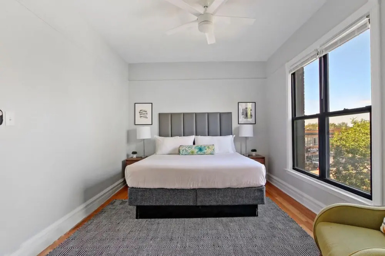 3BR Comfy & Bright Apt in North Center