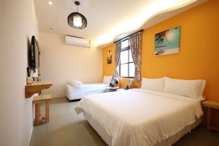 Standard Triple room