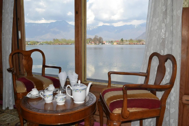 Peacock Houseboats