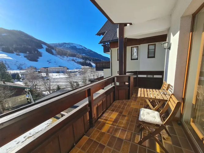 Comfortable Apartment With Mountain View