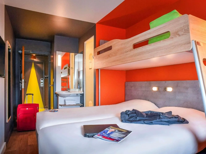 Standard Triple room