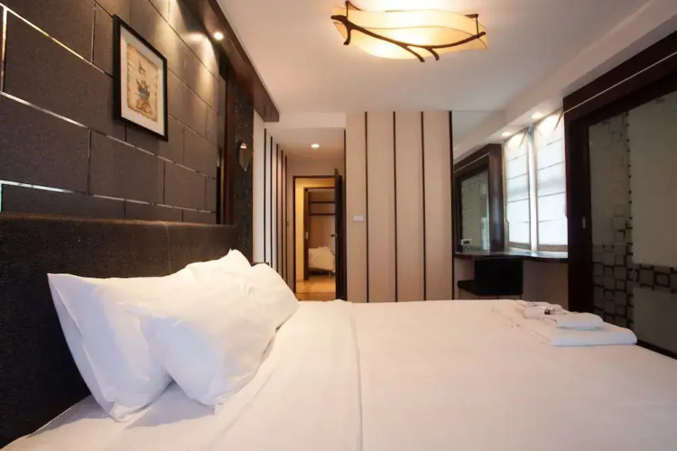2C - 2 Bedroom Downtown Apartment With Shared Pool