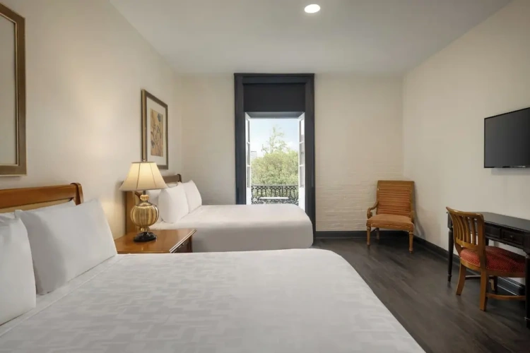 Deluxe Quadruple room with balcony