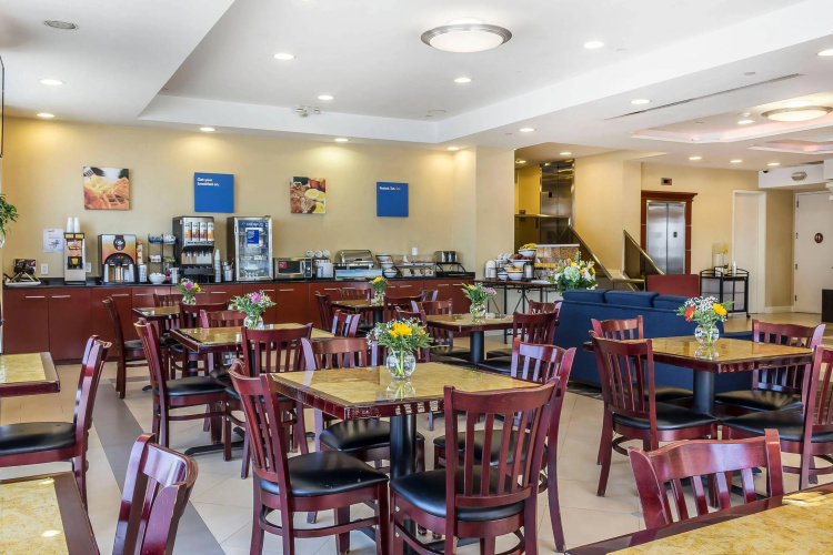 Comfort Inn & Suites LaGuardia Airport photo 23