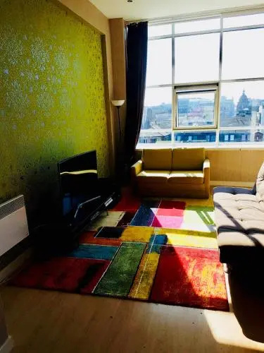 Glasgow City Center Flat with Parking