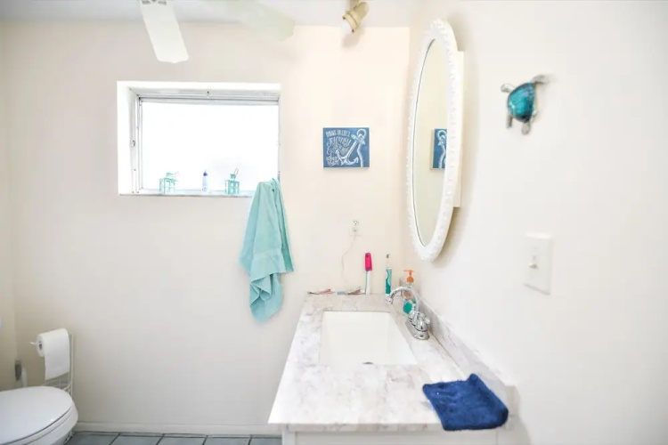 Barefoot Bungalow by Beachside Mngmt