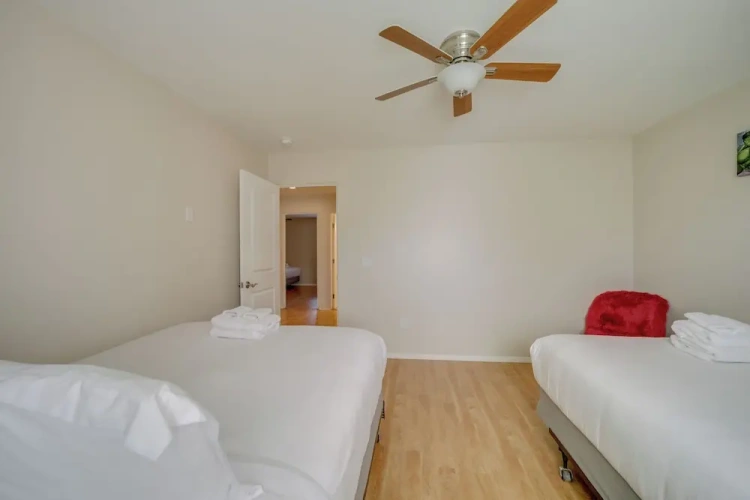 5 Bedrooms Cottage