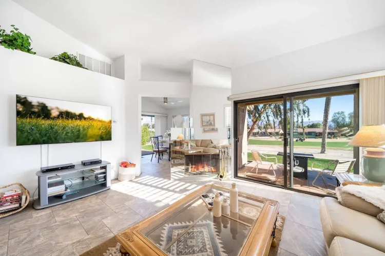 Charming Condo With Golf Course View