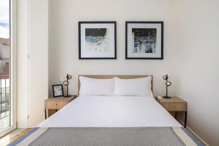 Alfama 2-Bed Minimalist Retreat For Digital Nomads & Remote Workers