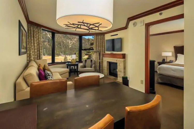 Sweeping Views & Access to Slopes: Everline Condo