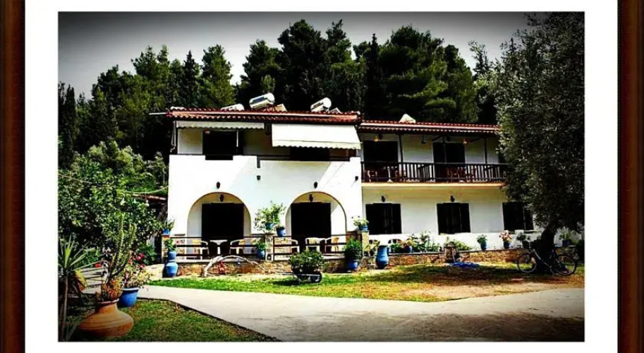 Spiros Rooms