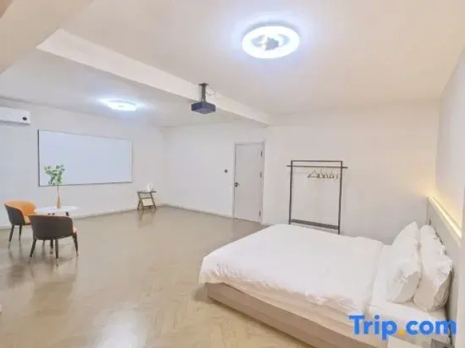 Economy Suite