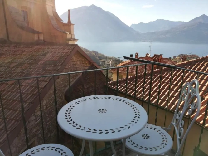 Apartment with lake view