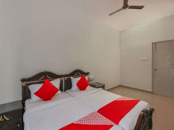 Oyo 24783 Mishra Residency