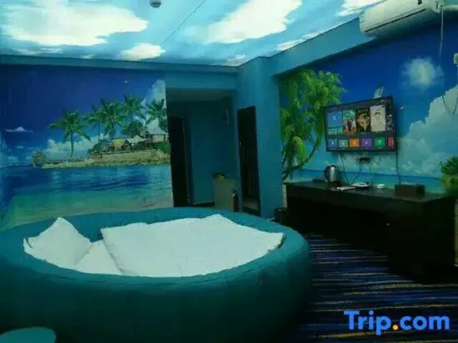 Langqin Themed Homestay (Baolong Plaza)