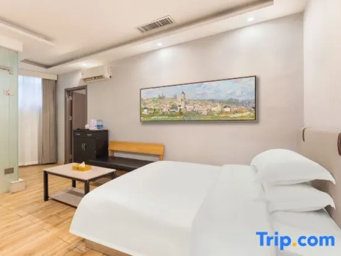 Deluxe Twin Suite with street view
