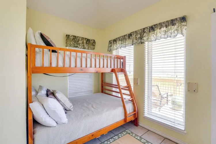 Beach Access: Renovated 'casa Bonita Surfside'
