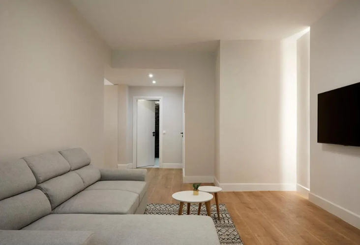 Central & Comfy apartment 2mins walking from metro