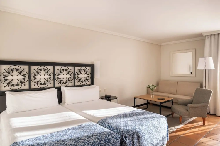 Standard Twin room with balcony