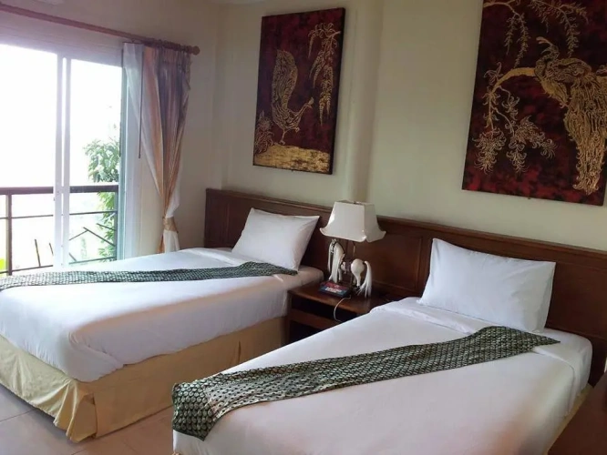 Deluxe Twin Suite with mountain view