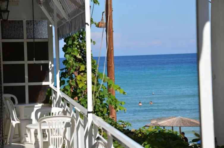 Chrisi Akti Hotel