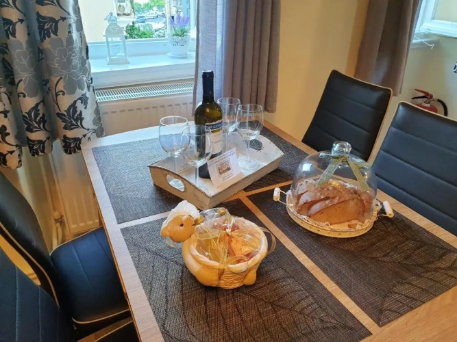 2 Bedrooms Apartment