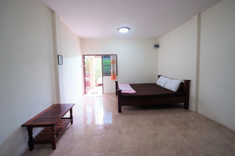 Arunroj Apartment