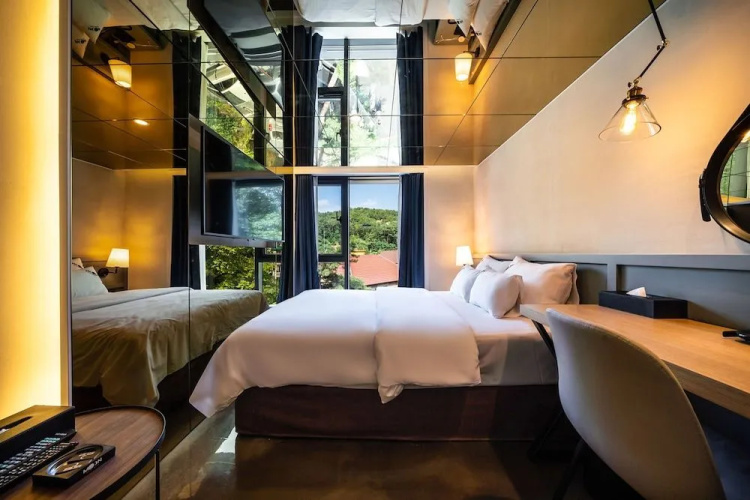 Hotel Moon