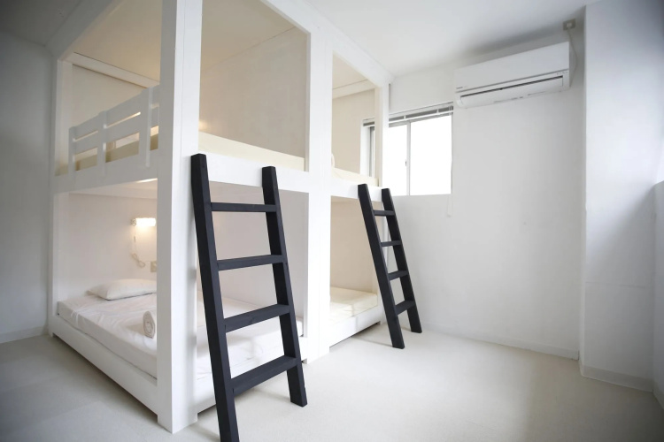 The LANAI HOSTEL