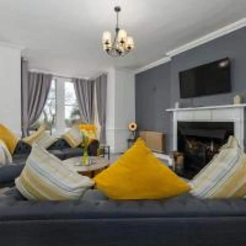 4 Bedrooms Cottage