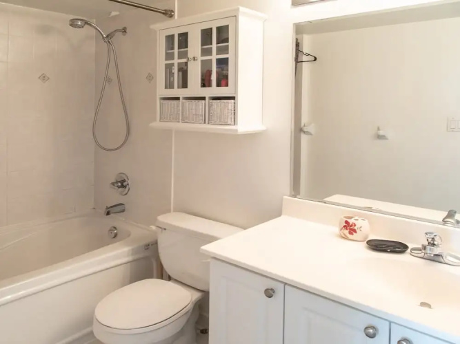 2 Bedroom North York Condo With a Pool and Gym