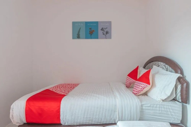 OYO 2229 Dolfie Residence