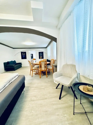 Comfortable 2BR Apt for 7 Guests