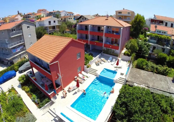 4 Bedrooms Cottage