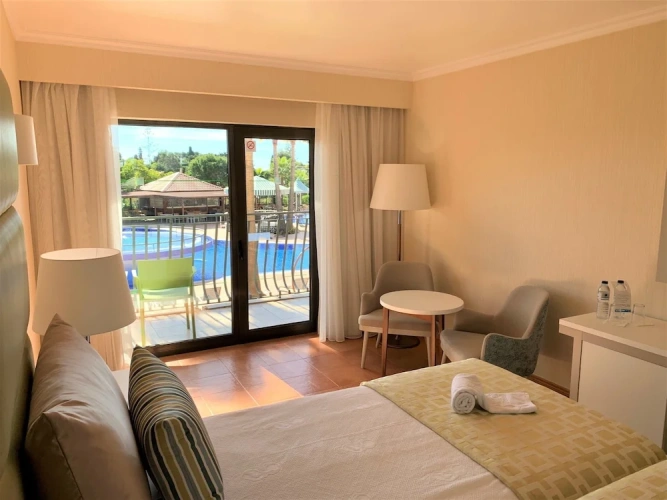 Deluxe Twin room with balcony