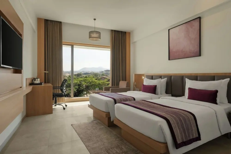 Classic Twin room with mountain view
