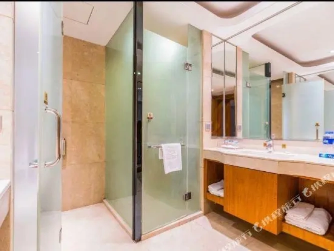 Premier Quadruple Suite