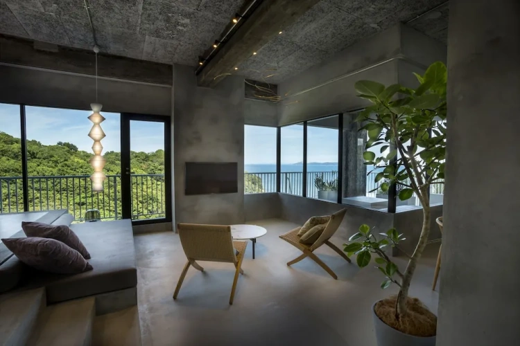 Suite with balcony