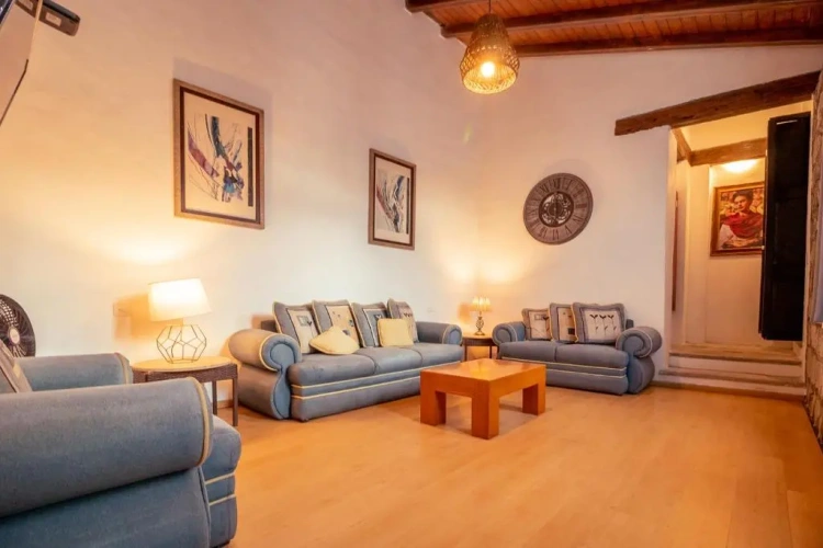 2 Bedrooms Apartment