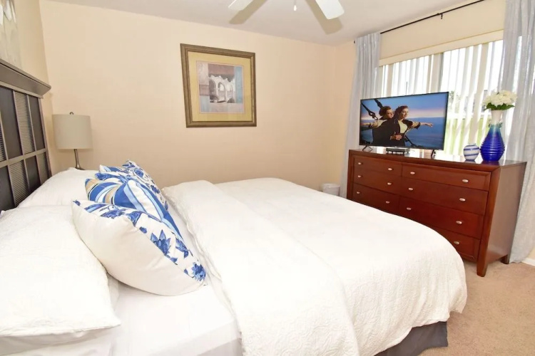 R529 Waterside 4 Br townhouse by RedAwning