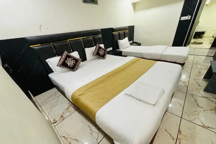 Deluxe Double room with city view