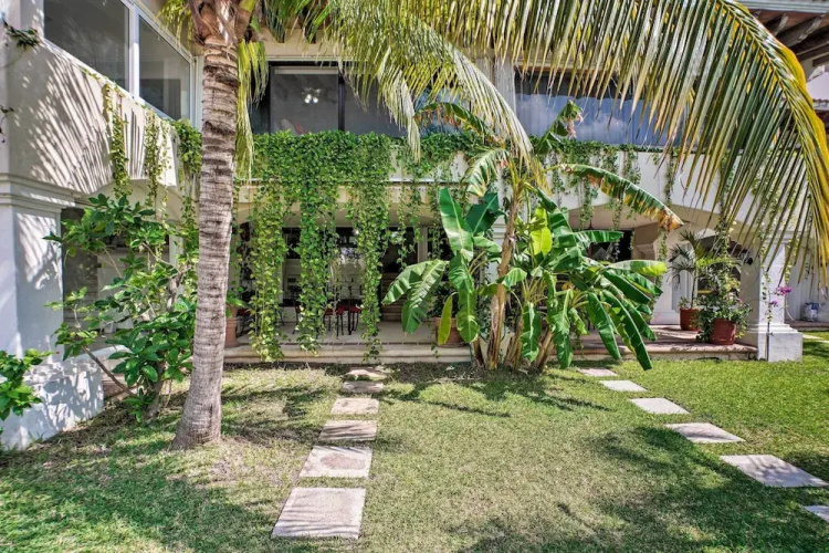 Updated Oceanside Townhome w/ Pool: Walk to Beach!