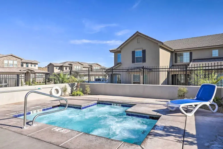 St George Area Townhome w/ Patio + Pool Access